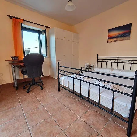 Frigano 3 Daire Stoúpa